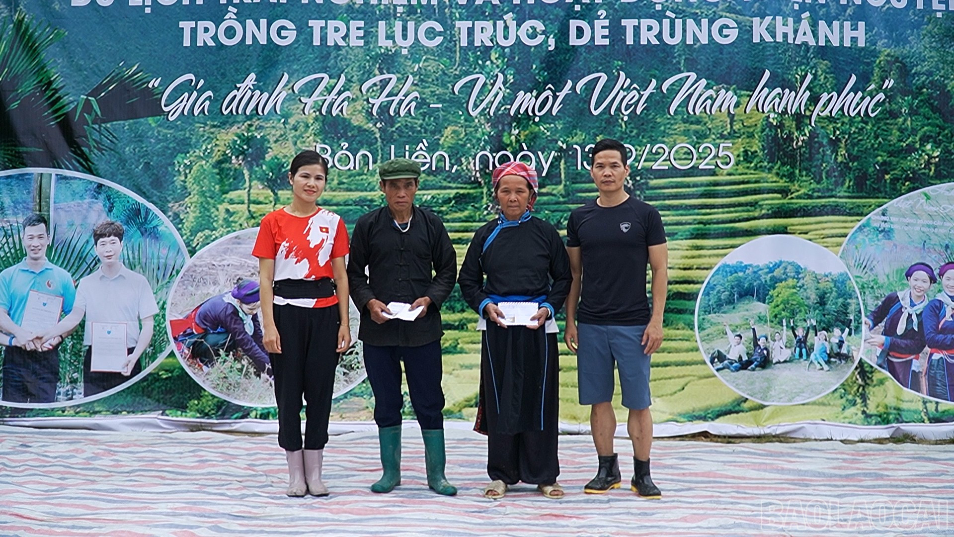 Trao quà cho các hộ gia đình khó khăn tại Bản Liền. baolaocai-br_title-0100-02-16-01still328.jpg