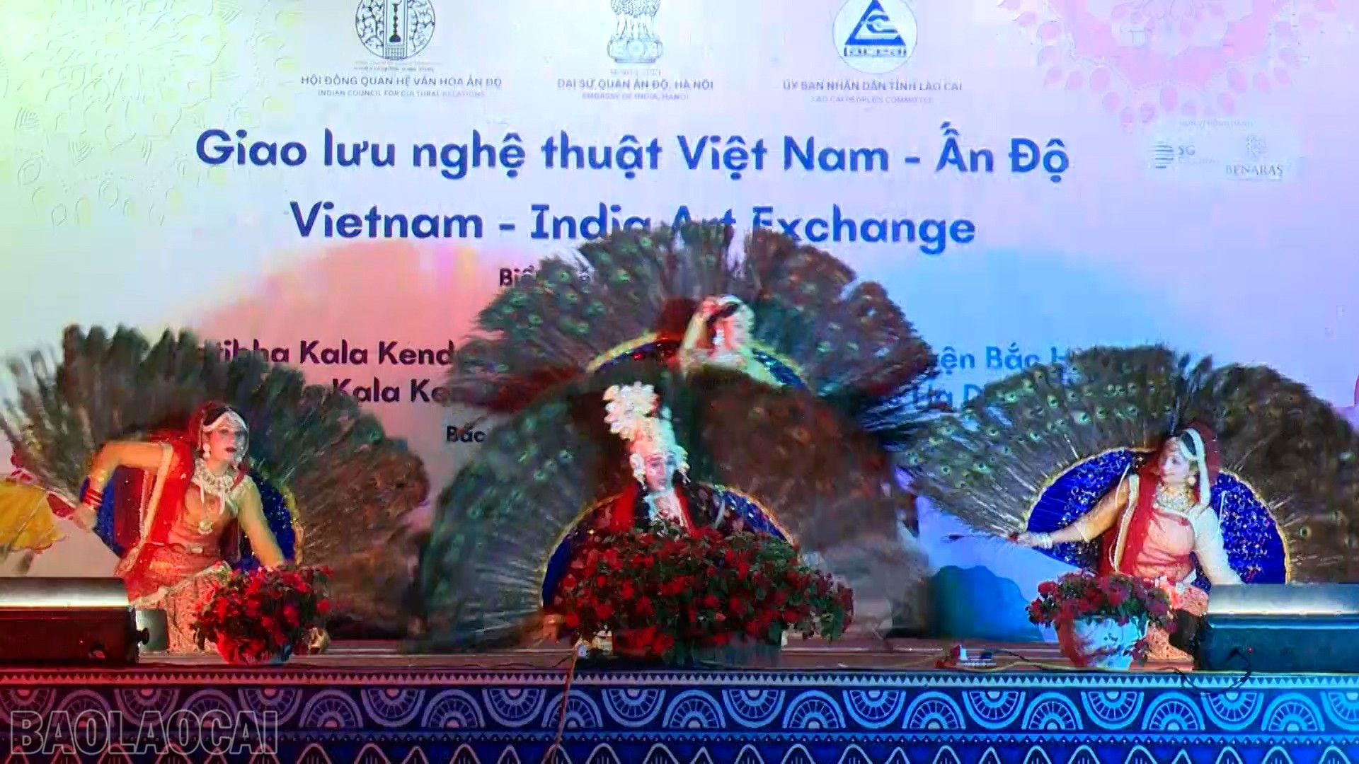 Tiết mục tại chương trình Giao lưu nghệ thuật Việt Nam - Ấn Độ. baolaocai-bl_490-577400-15-22-08still023.jpg