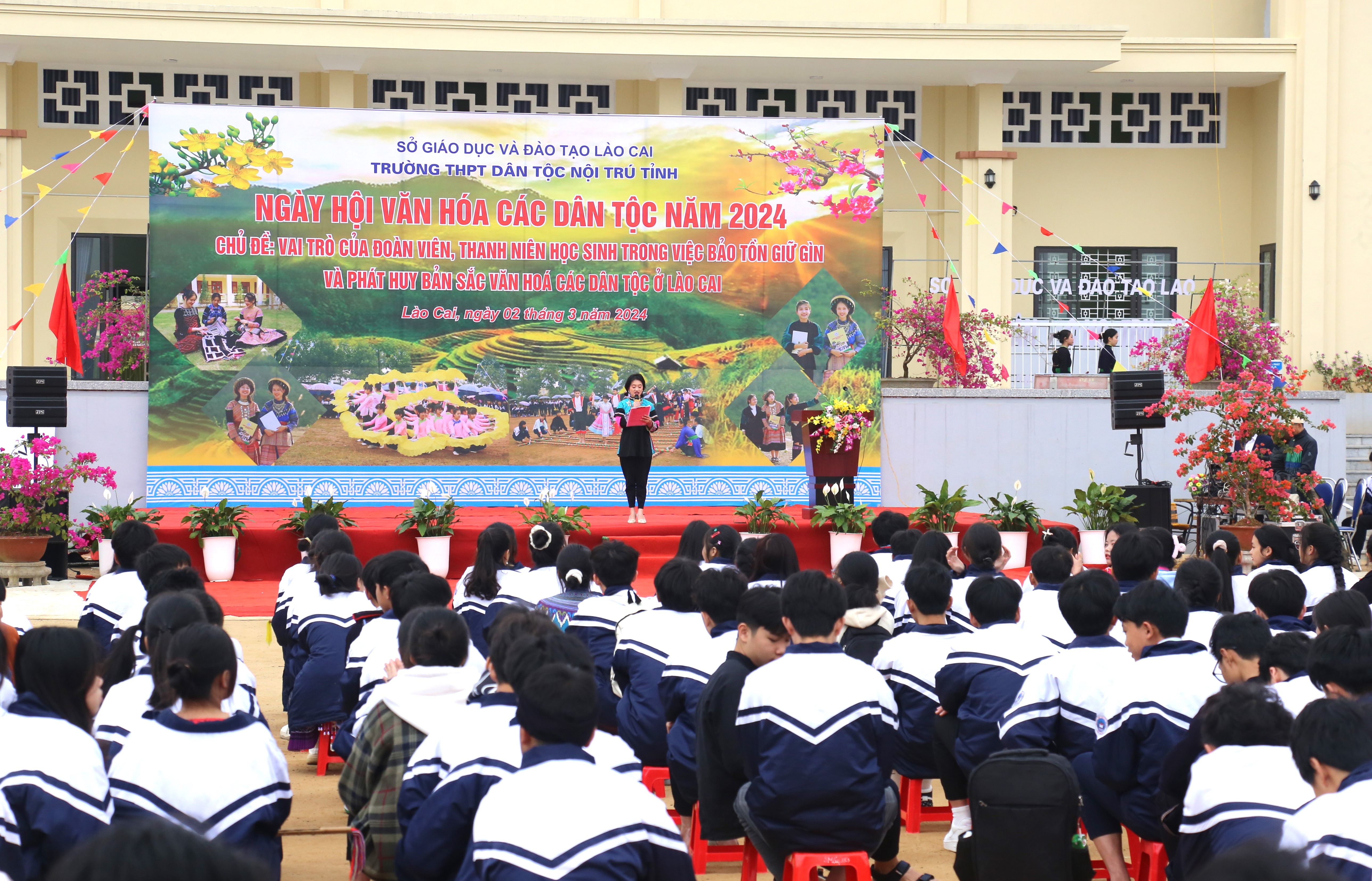 Quang cảnh ngày hội. IMG_7805.JPG