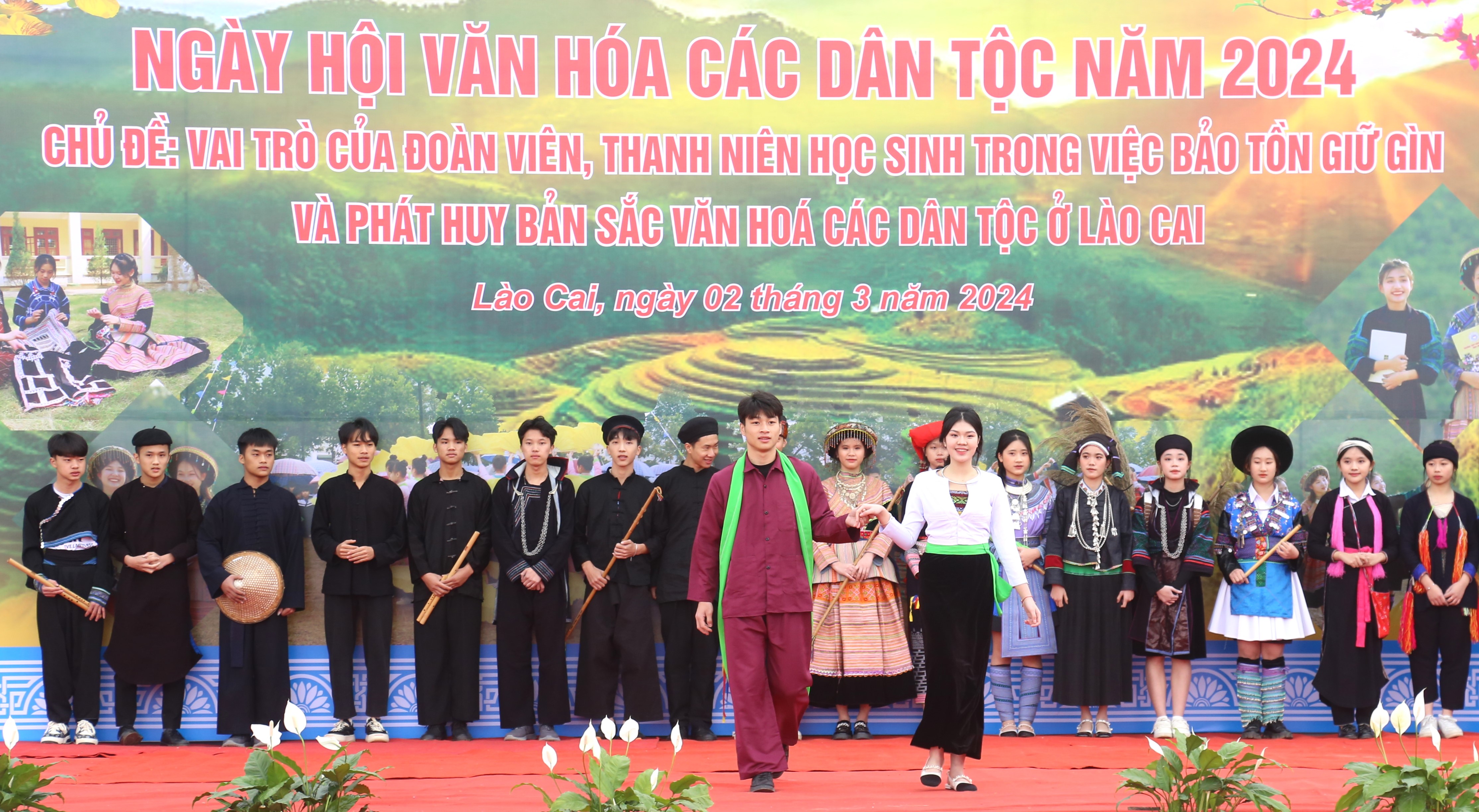 Trình diễn trang phục các dân tộc. IMG_7906.JPG