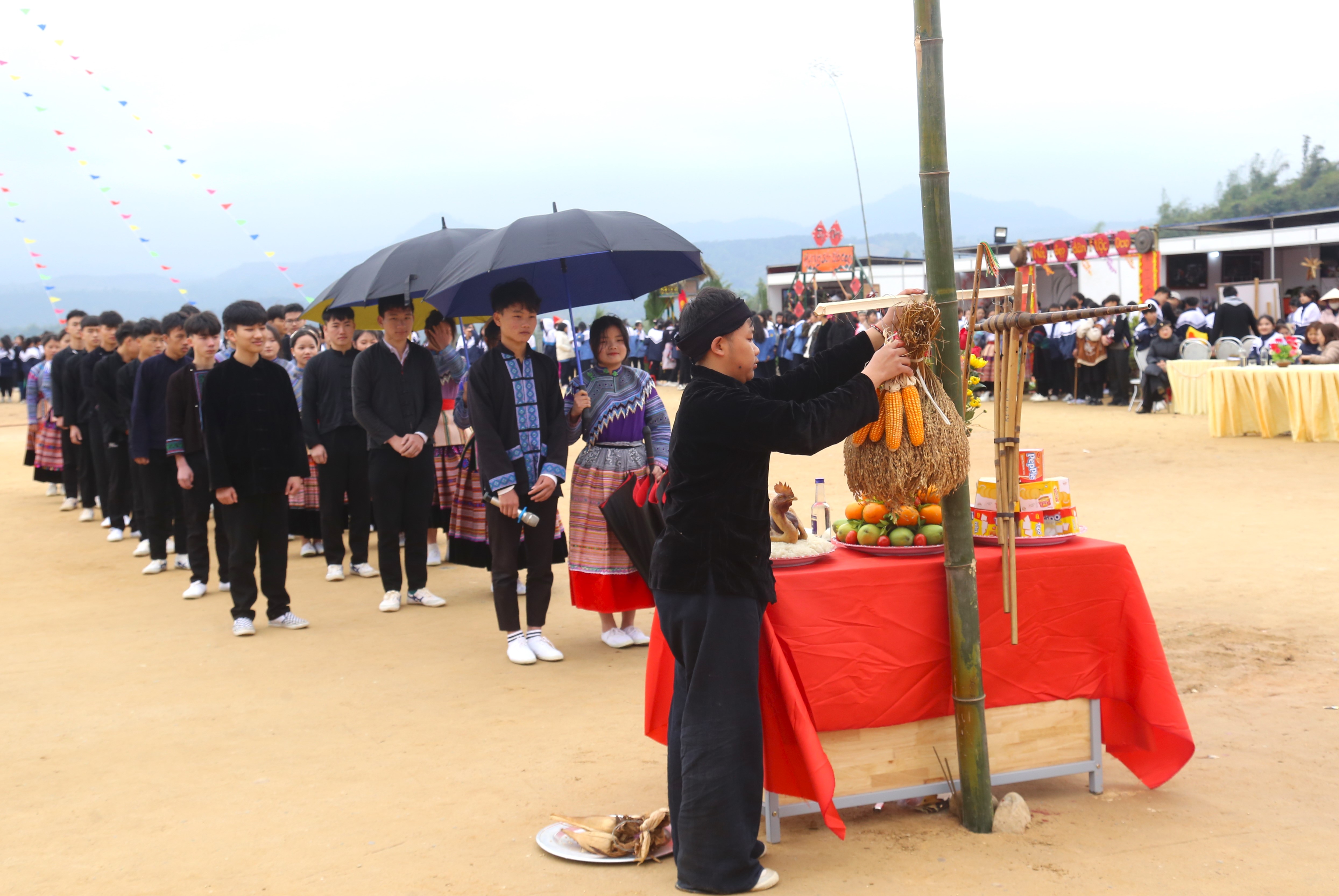 Tái hiện Lễ hội Gầu tào của người Mông Lào Cai. IMG_8066.JPG
