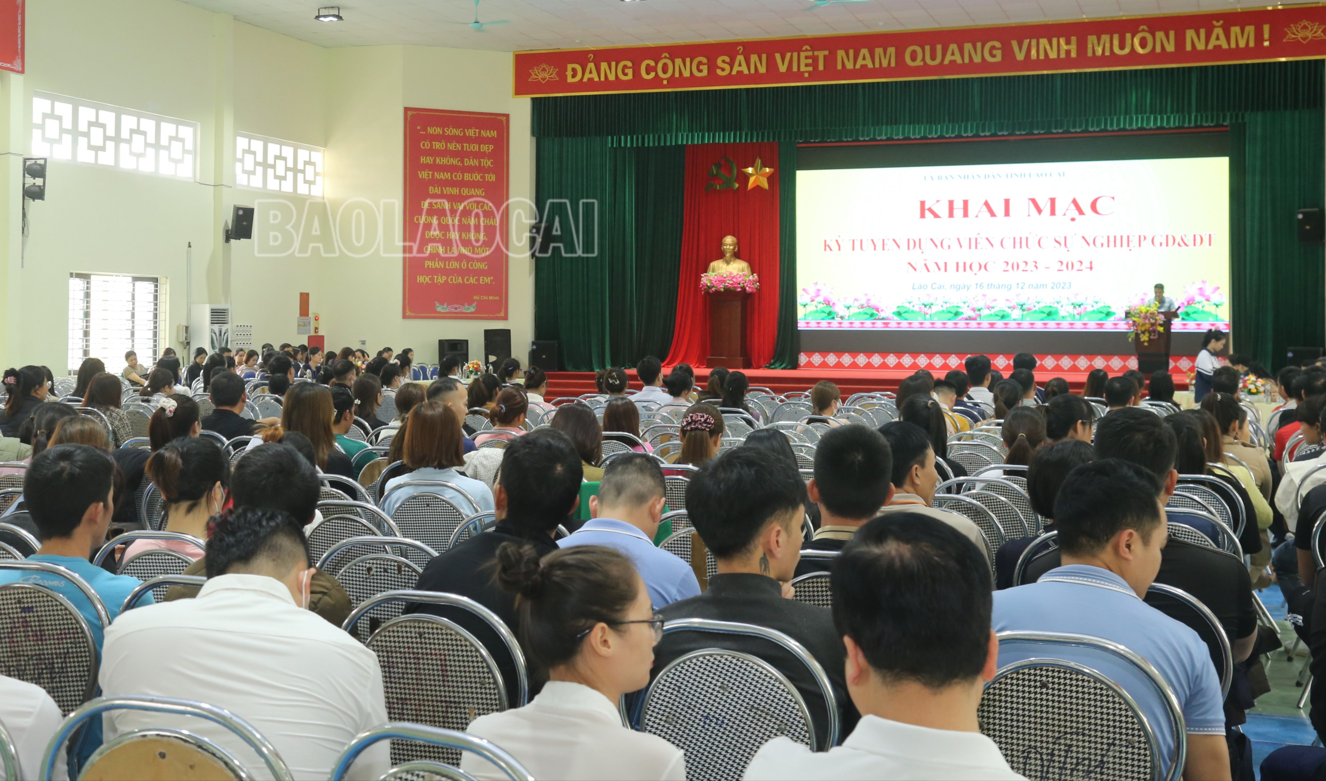Quang cảnh lễ khai mạc. img-7388-6350-8045.jpg