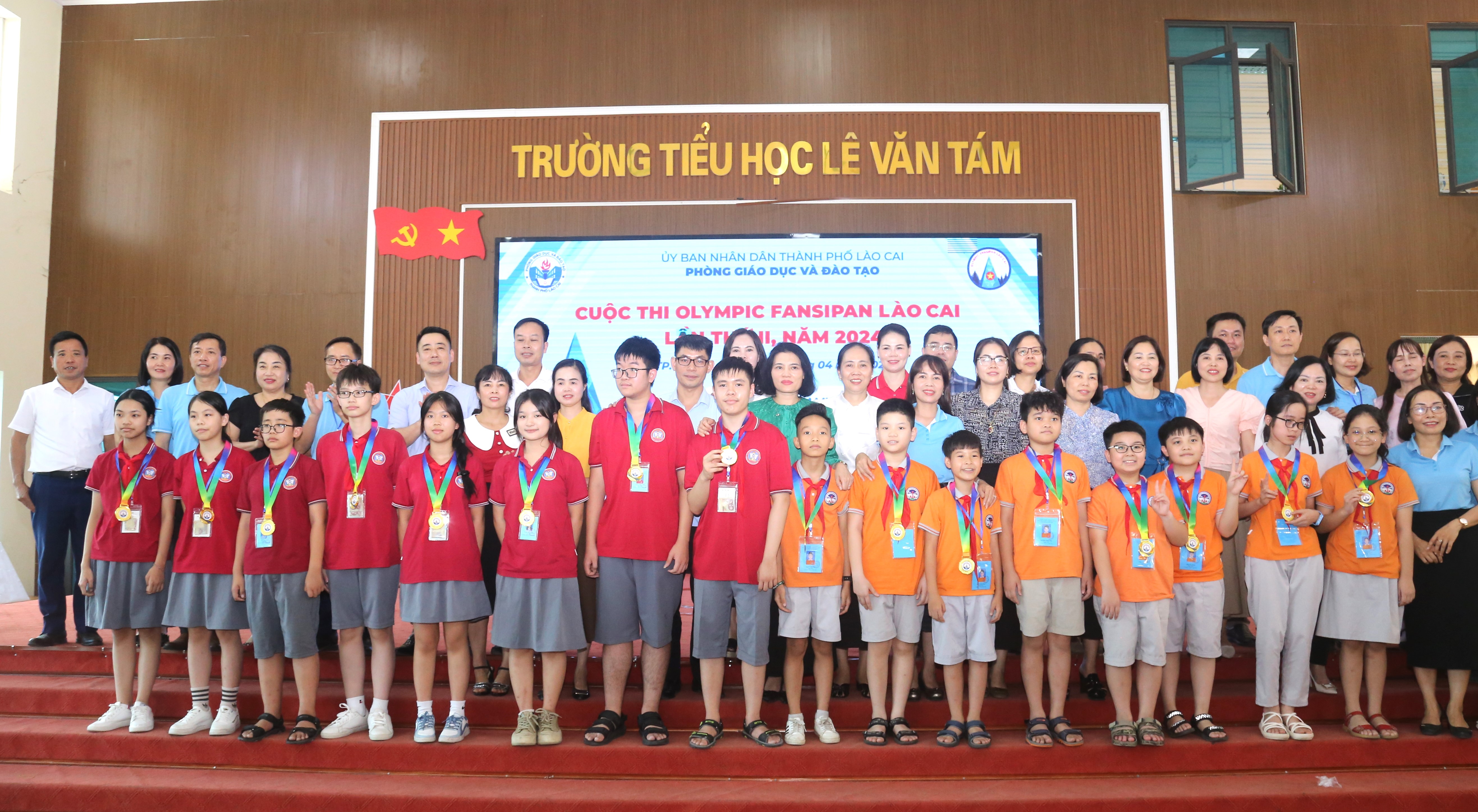 Trao giải Nhất cho Trường Tiểu học Lê Văn Tám và Trường THCS Lê Quý Đôn. IMG_0732.JPG