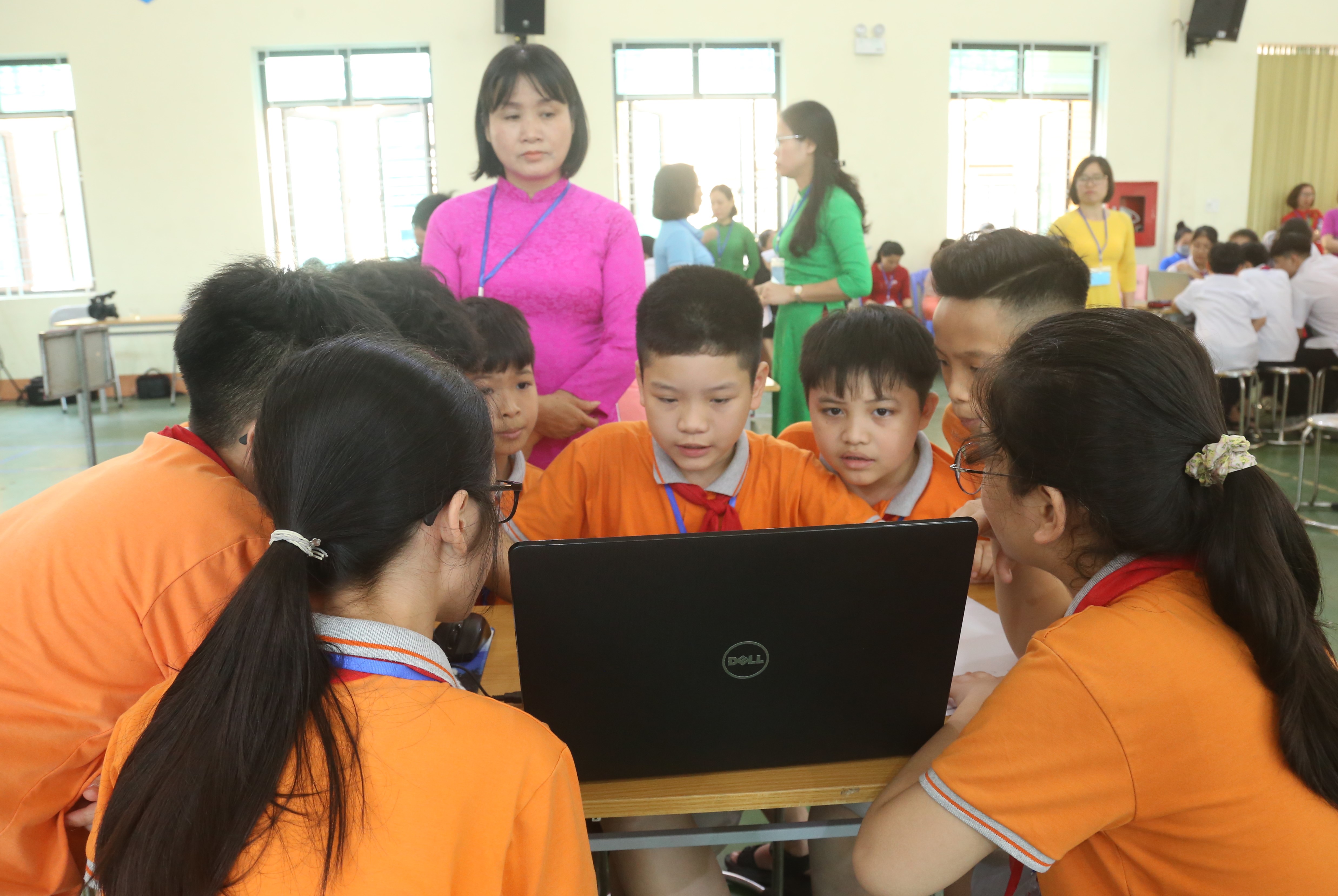 Các đội thi đấu với tinh thần đoàn kết, trung thực. IMG_0664.JPG
