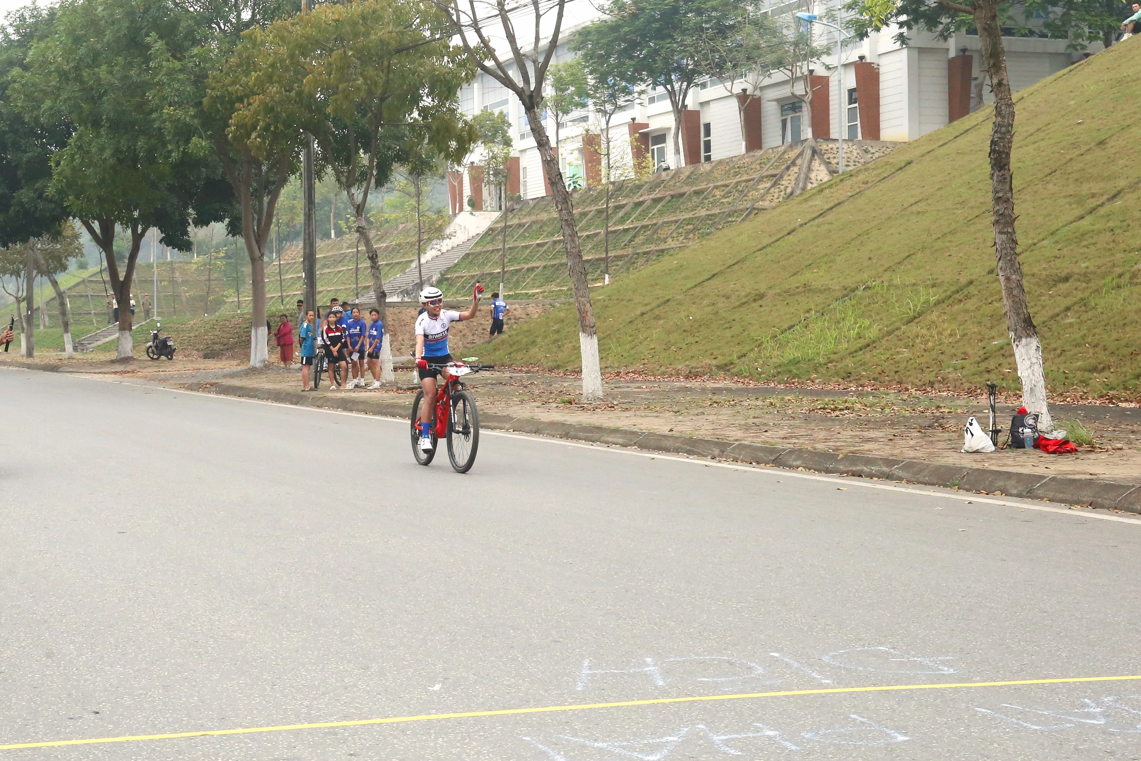 Khoảnh khắc về đích.JPG