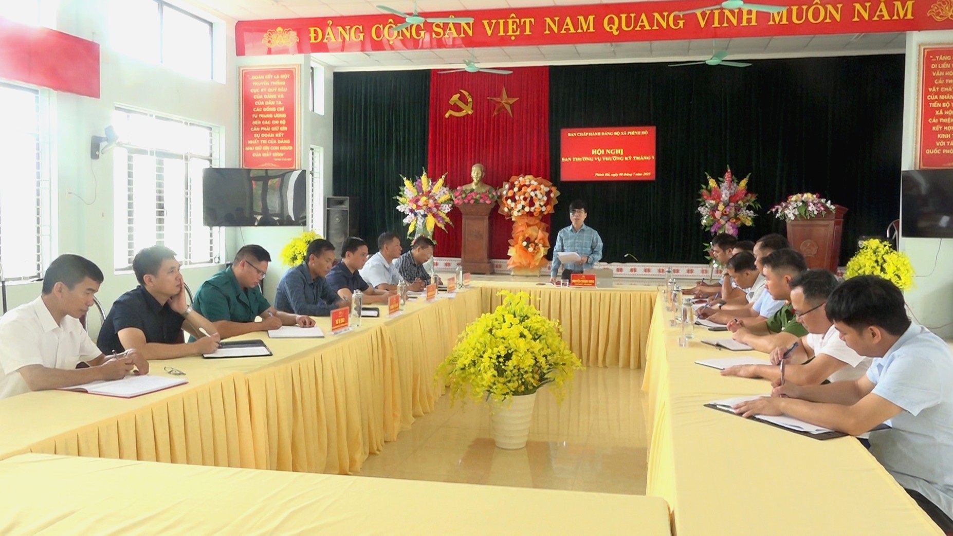 Les dirigeants de la commune de Phình Hồ mettent en œuvre des solutions pour atteindre l'objectif d'une réduction durable de la pauvreté. anh-phinh-ho.jpg