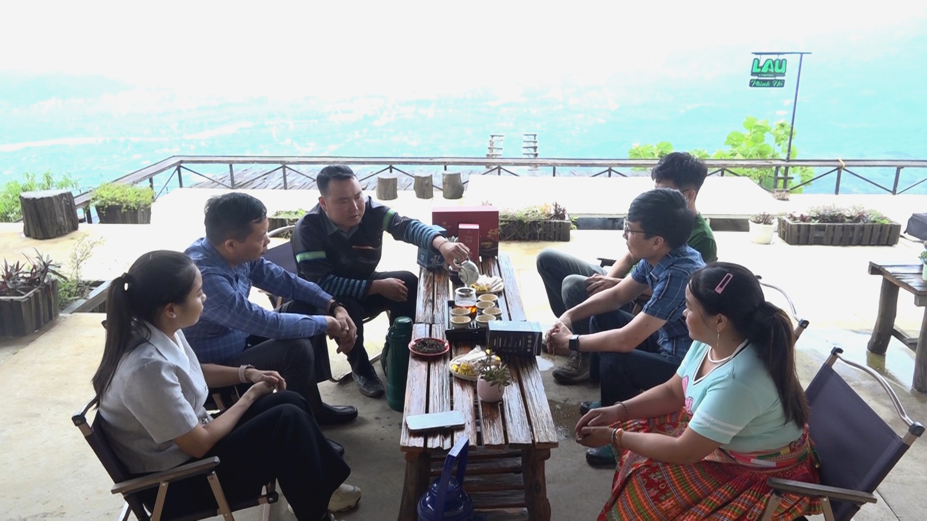 Les dirigeants de la commune de Phình Hồ ont inspecté et évalué la situation de production et commerciale des groupes et coopératives coopératives de la région. anh-phinh-ho-2.jpg