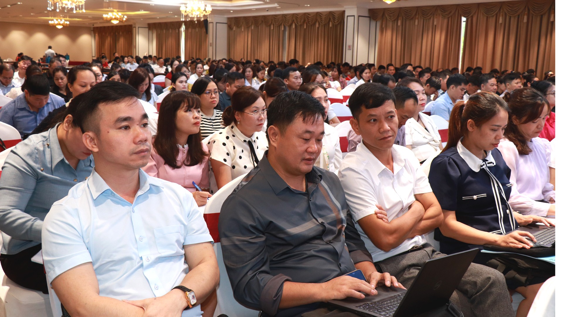 សិក្ខាកាមចូលរួមវគ្គបណ្តុះបណ្តាល។ hoc-ive.jpg