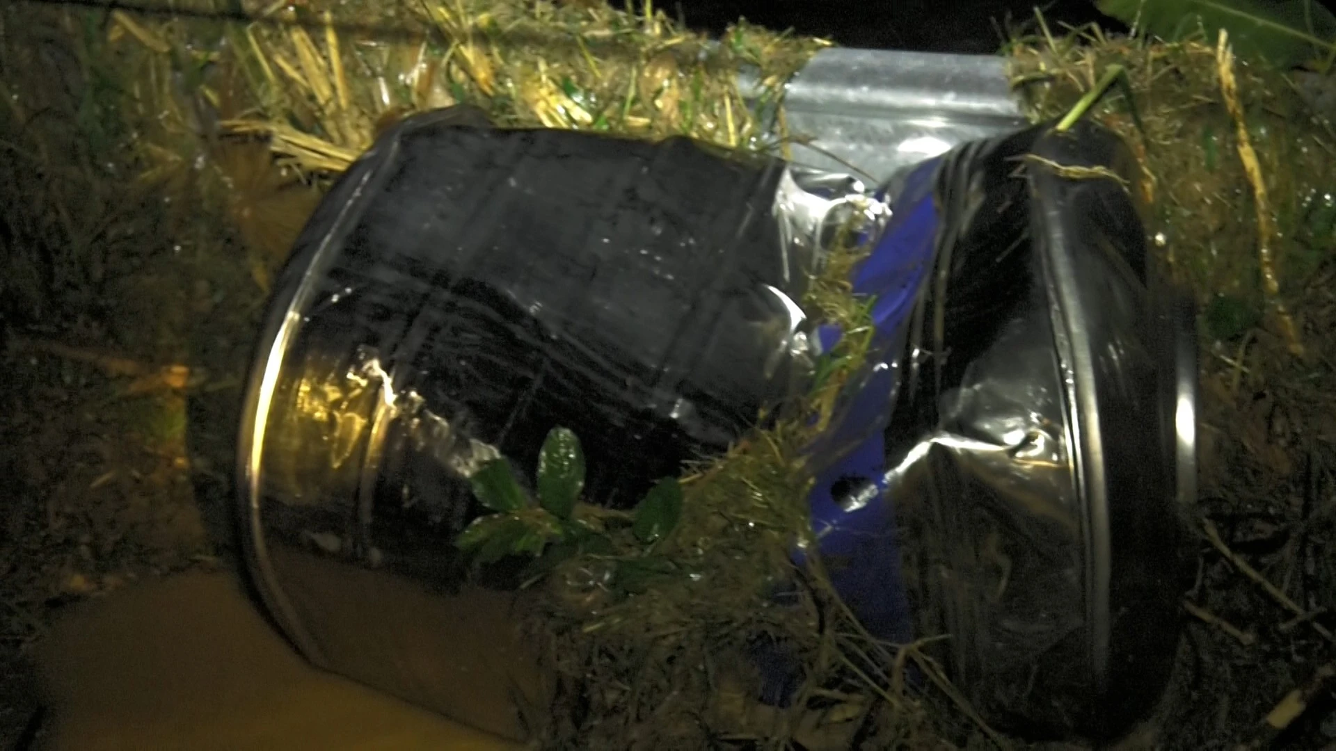 Theo thống kê sơ bộ, toàn xã có 45 ngôi nhà bị ngập, 68 hộ bị sạt lở taluy, 3 nhà bị tốc mái, cùng hơn 91 ha lúa, 40 ha ao cá bị vùi lấp và trên 4.000 con gia súc, gia cầm và nhiều tài sản bị cuốn trôi.