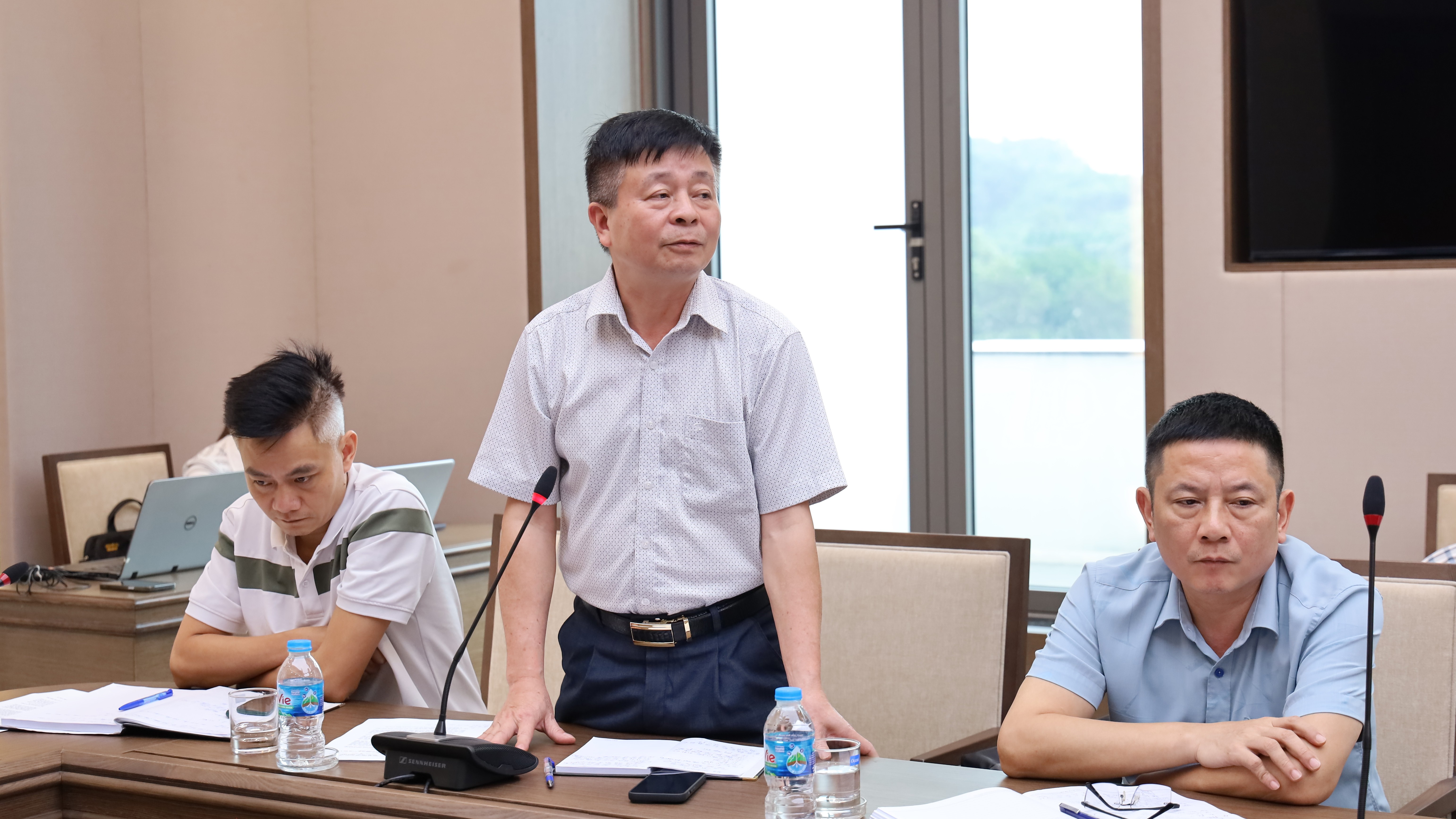 Lãnh đạo Trung tâm Y tế Văn Chấn phát biểu tại buổi làm việc. anh-5.jpg