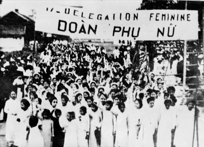 Ngày 1/5/1938, trên 25.000 nhân dân Hà Nội đã tổ chức mít tinh, tuần hành Kỷ niệm Ngày Quốc tế Lao động và đòi quyền tự do, dân chủ. Ảnh: TTXVN