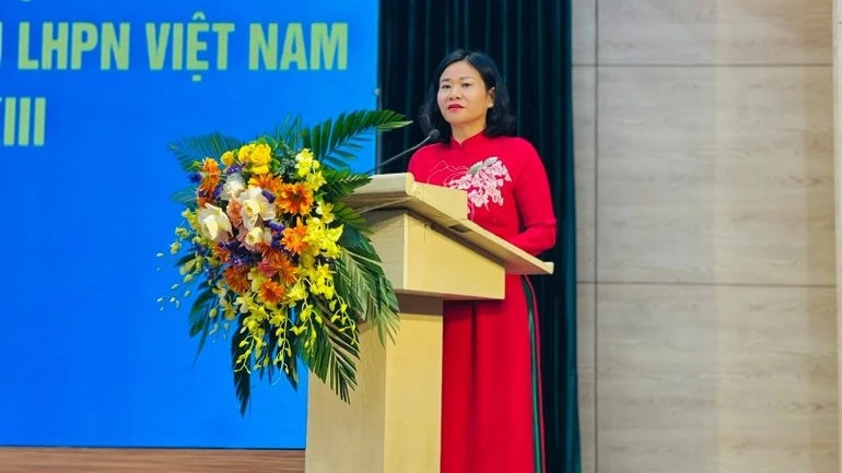 Ủy viên Trung ương Đảng, Phó Bí thư Đảng ủy Chính phủ Nguyễn Thị Tuyến, nguyên Chủ tịch Hội Liên hiệp Phụ nữ Việt Nam phát biểu tại hội nghị.