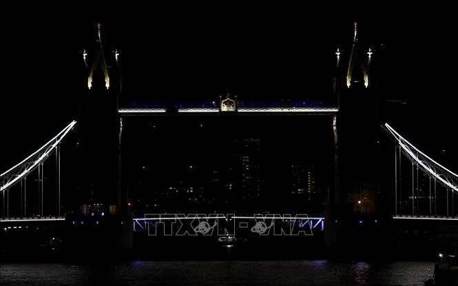 Cầu Tháp ở London, Anh tắt đèn hưởng ứng Giờ Trái Đất tối 22/3/2025.