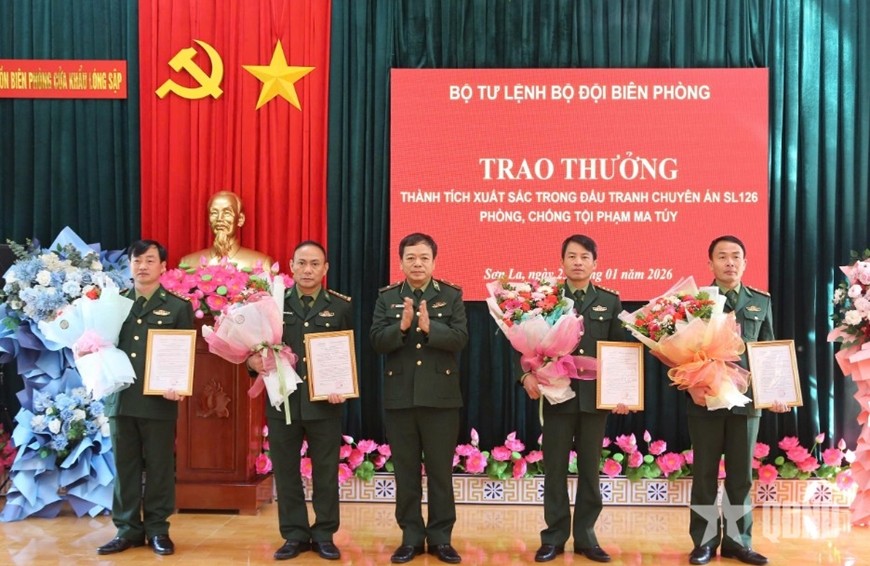 Lãnh đạo Bộ đội Biên phòng trao thưởng thành tích xuất sắc trong đấu tranh Chuyên án SL126 đối với lực lượng biên phòng tỉnh Sơn La, tháng 1-2026.
