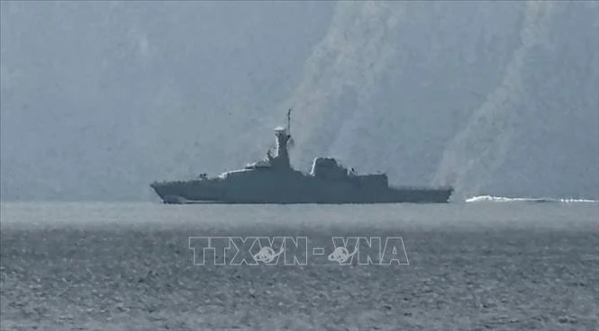 Tàu của hải quân tuần tra tại eo biển Hormuz ngày 1/3/2026.