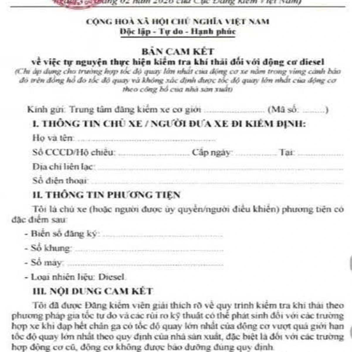Hình ảnh bản cam kết khi kiểm tra khí thải một một số chủ xe phải ký.