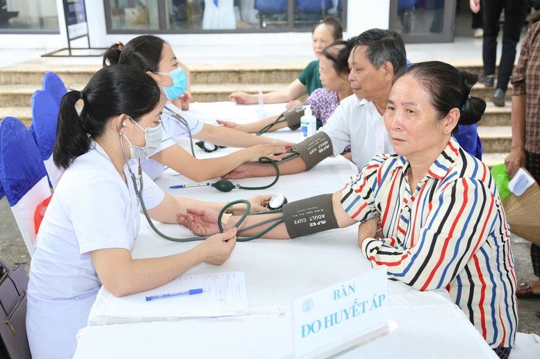 Từ năm 2026, ưu tiên thực hiện khám sức khỏe định kỳ hoặc khám sàng lọc miễn phí ít nhất mỗi năm một lần cho người cao tuổi, người khuyết tật, người thuộc hộ nghèo, cận nghèo...