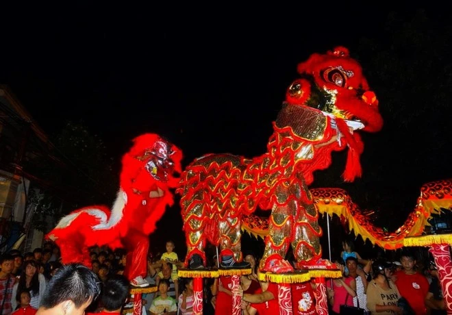 Múa lân dịp Tết ở Hội An.