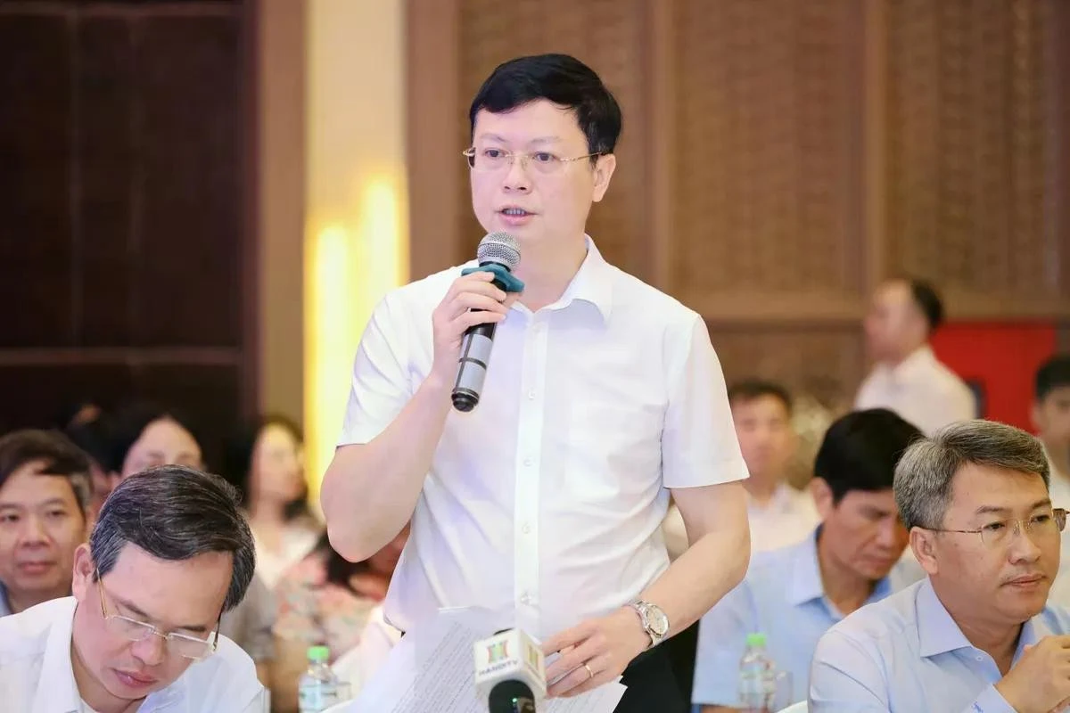 Ông Nguyễn Văn Hiền, Giám đốc Sở GDĐT Hà Nội, thông tin tại hội nghị. Ảnh: MOET