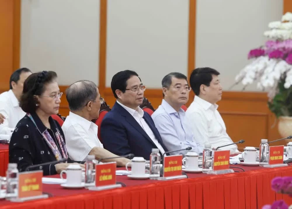 Các đồng chí lãnh đạo và nguyên lãnh đạo Đảng, Nhà nước tham dự.