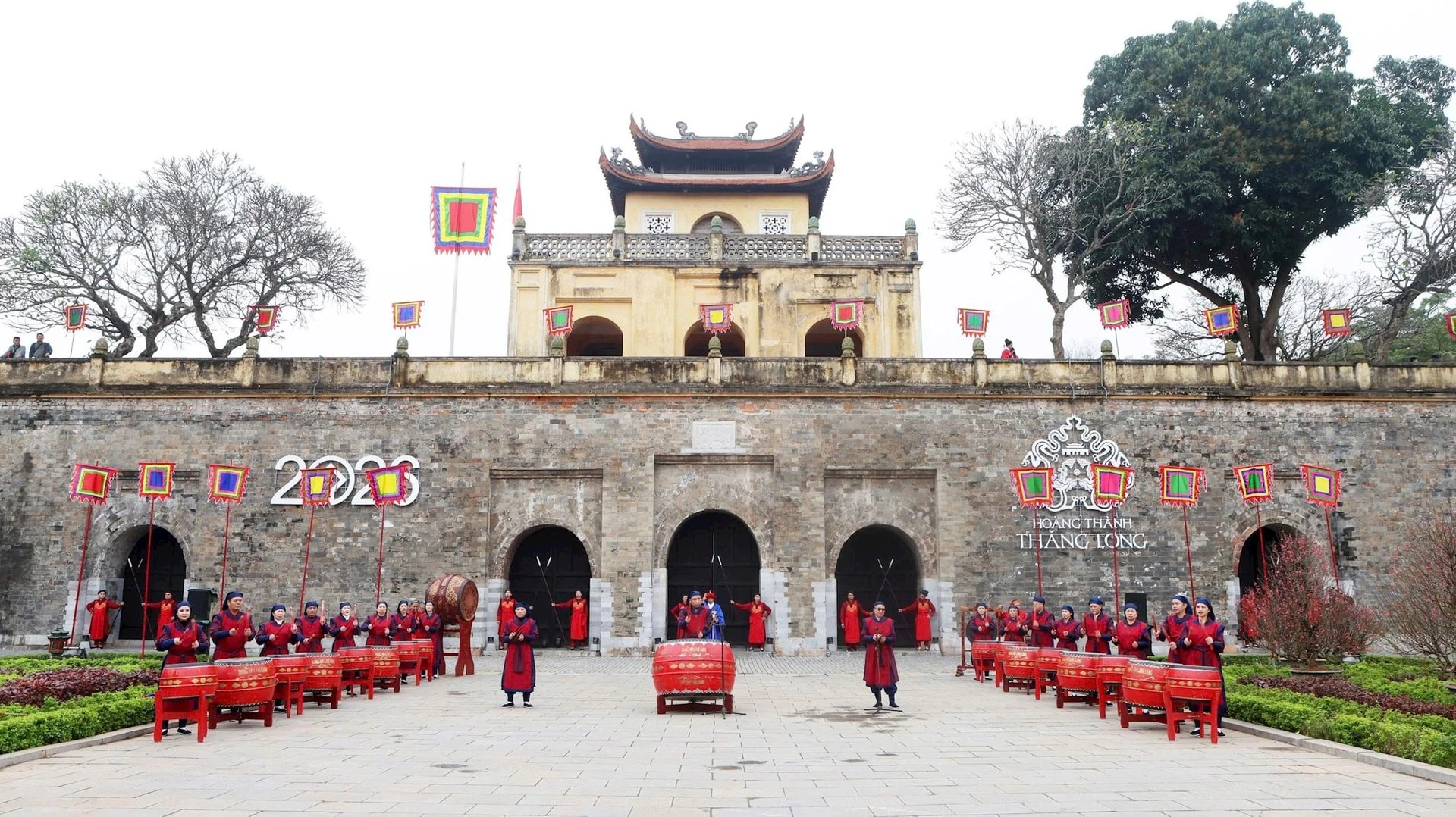 Chương trình nghệ thuật và nghi thức đổi gác.