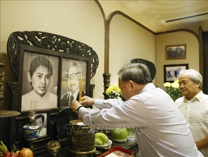 Tổng Bí thư, Chủ tịch nước Tô Lâm dâng hương tưởng nhớ Thủ tướng Chính phủ Võ Văn Kiệt.