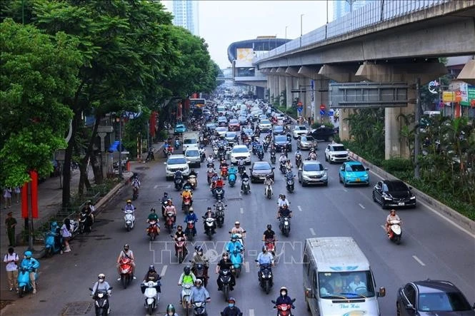 Phương tiện lưu thông tại Ngã Tư Sở, Hà Nội.