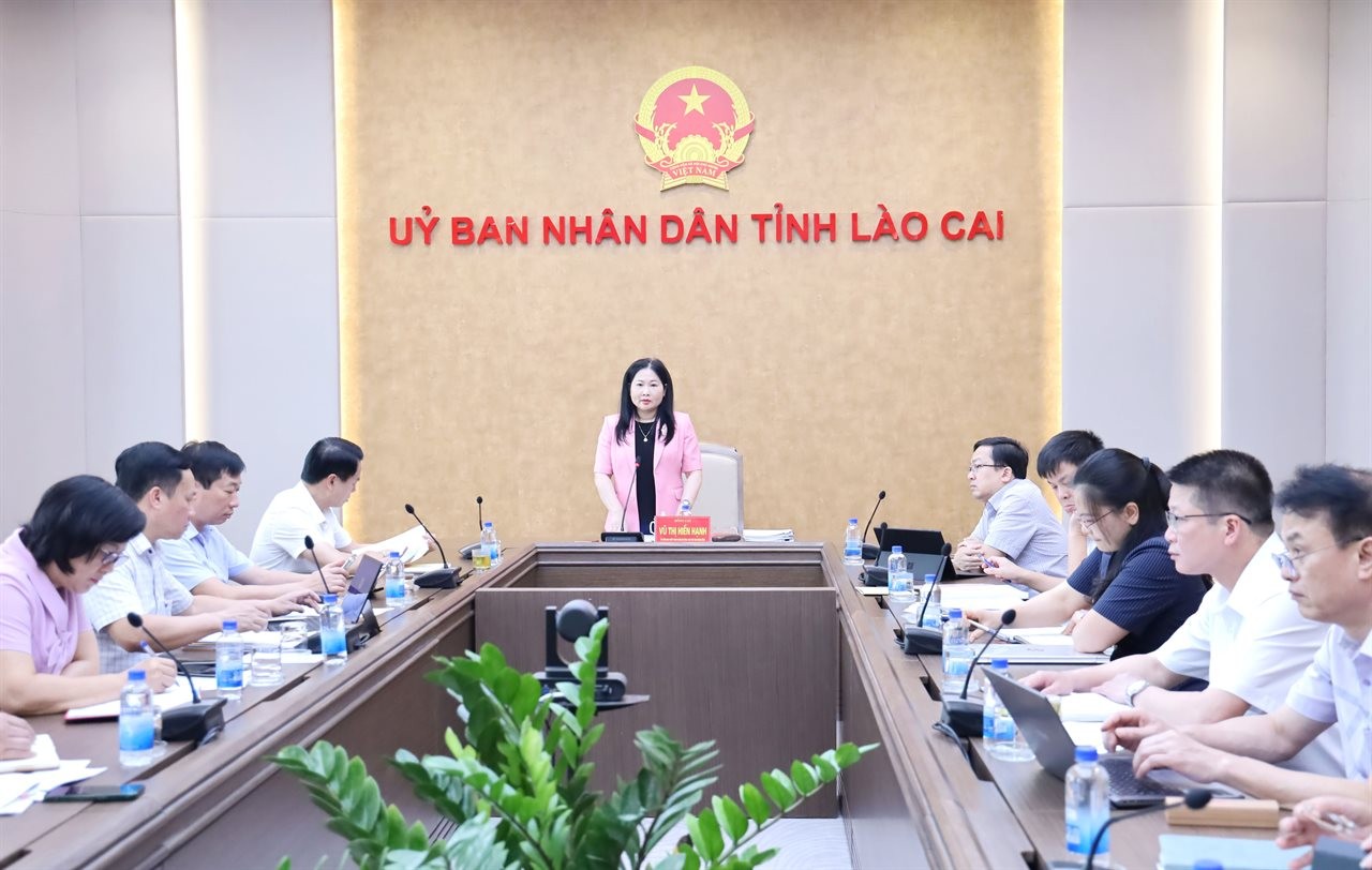 Quang cảnh cuộc họp.