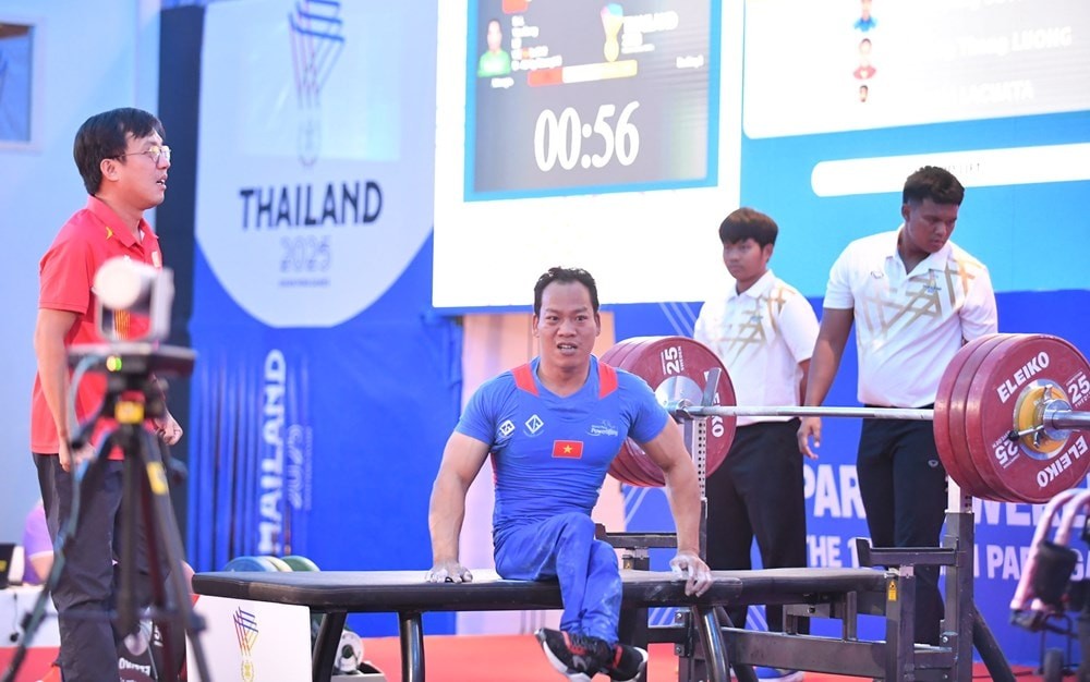 Lê Văn Công bảo vệ thành công tấm HCV tại ASEAN Para Games.