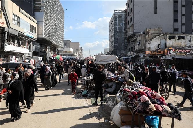 Người dân tại một khu chợ ở Gaza, ngày 15/1/2026.