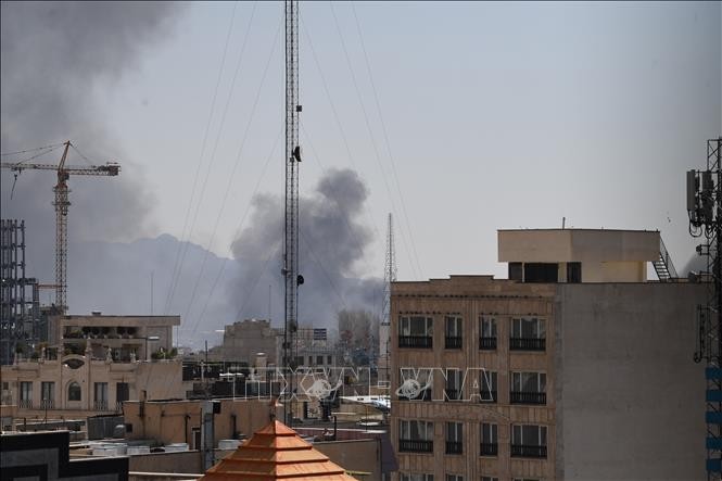 Khói bốc lên sau vụ tấn công tại Tehran, Iran ngày 1/3/2026.