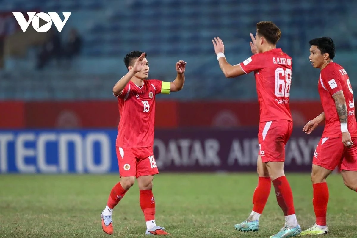 Quang Hải ghi cú đúp trong chiến thắng của CAHN (Ảnh: Như Đạt)