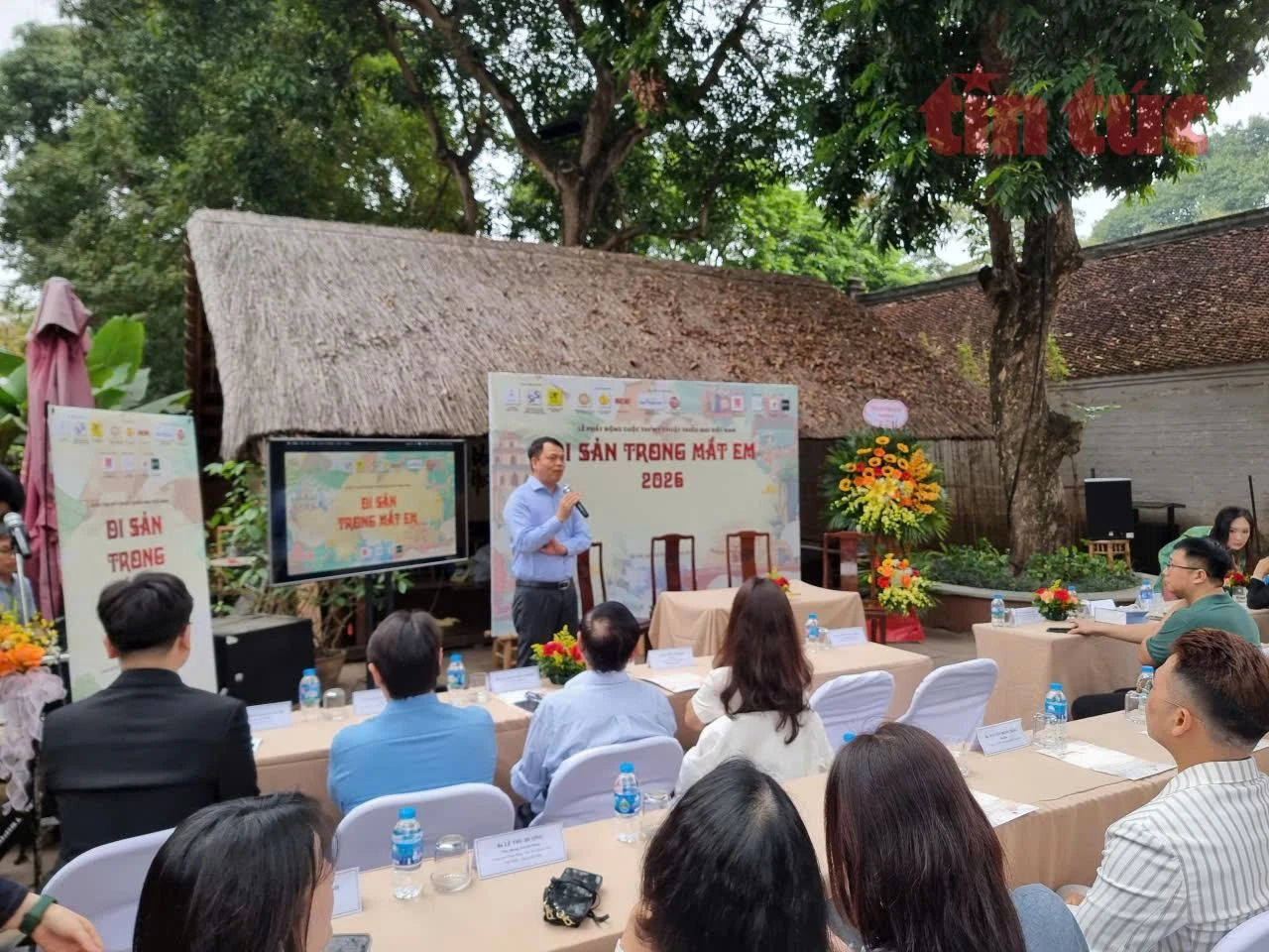 Lãnh đạo Trung tâm Hoạt động văn hóa khoa học Văn Miếu - Quốc Tử Giám phát biểu tại chương trình.
