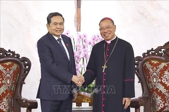 Chủ tịch Quốc hội Trần Thanh Mẫn và Tổng Giám mục Tổng Giáo phận Hà Nội Vũ Văn Thiên.