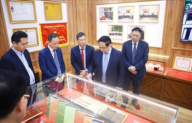 Thủ tướng Phạm Minh Chính đến thăm Viện Hàn lâm Khoa học và Công nghệ Việt Nam.