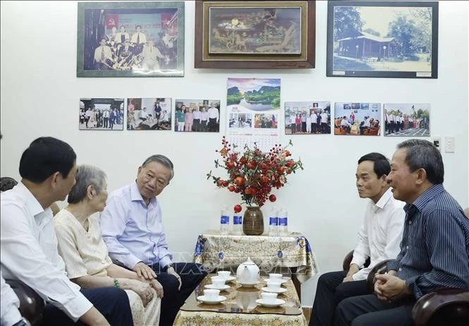 Tổng Bí thư, Chủ tịch nước Tô Lâm cùng Đoàn công tác của Trung ương thăm hỏi thân nhân gia đình Chủ tịch Hội đồng Nhà nước Võ Chí Công.