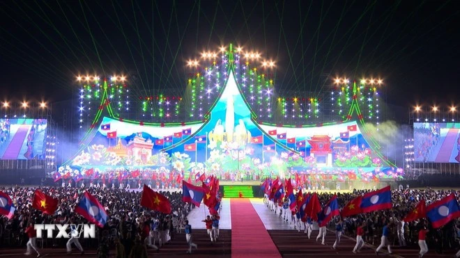 Chương trình “Việt - Lào: Bản trường ca hữu nghị” là một bước đột phá về dàn dựng khi kết hợp giữa chất liệu dân gian và công nghệ trình diễn hiện đại bậc nhất.