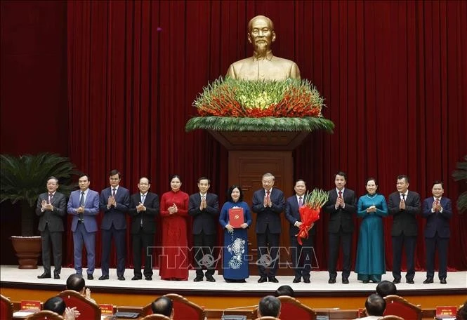 Tổng Bí thư, Chủ tịch nước Tô Lâm trao Quyết định chỉ định tham gia Ban Chấp hành, Ban Thường vụ, Bí thư, Phó Bí thư Đảng uỷ Mặt trận Tổ quốc, các đoàn thể Trung ương nhiệm kỳ 2025 - 2030.