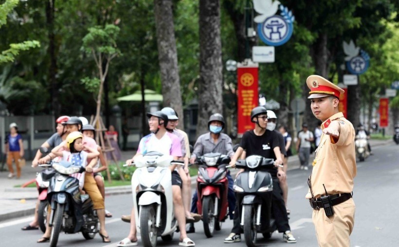 canh-sat-giao-thong-ha-noi-2210.jpg