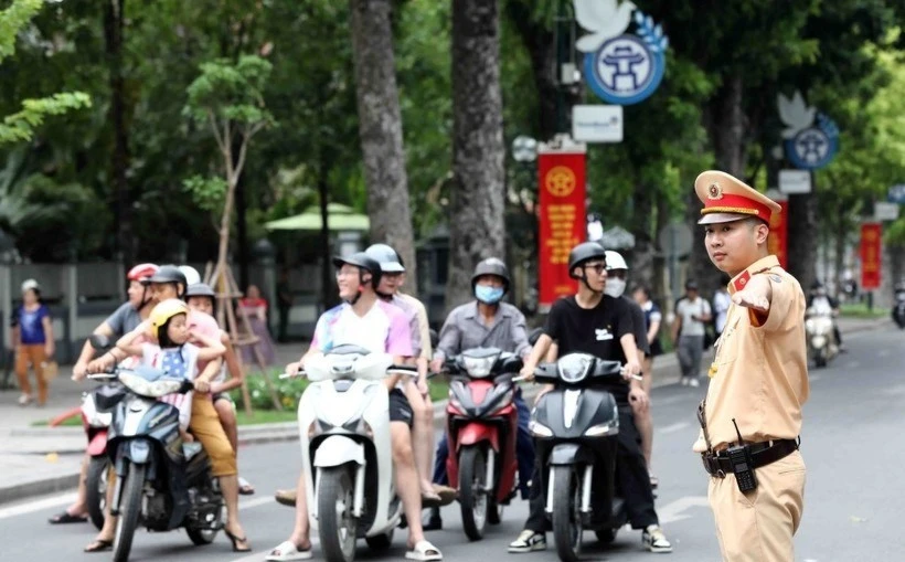 canh-sat-giao-thong-ha-noi-2210.jpg