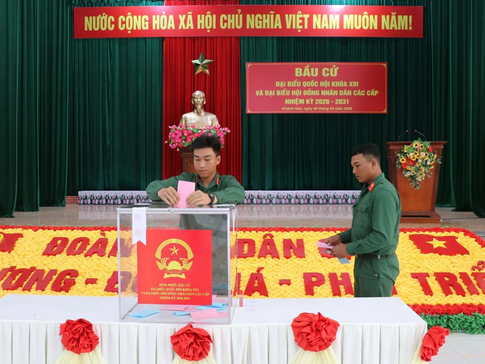 Sáng 5/3 tại đơn vị bầu cử phường Đông Hải, khu vực bỏ phiếu số 4 (phường Đông Hải, tỉnh Khánh Hòa), Lữ đoàn Đặc công nước 5 - Binh chủng Đặc công tổ chức bầu cử đại biểu Quốc hội và HĐND các cấp nhiệm kỳ 2026 - 2031.