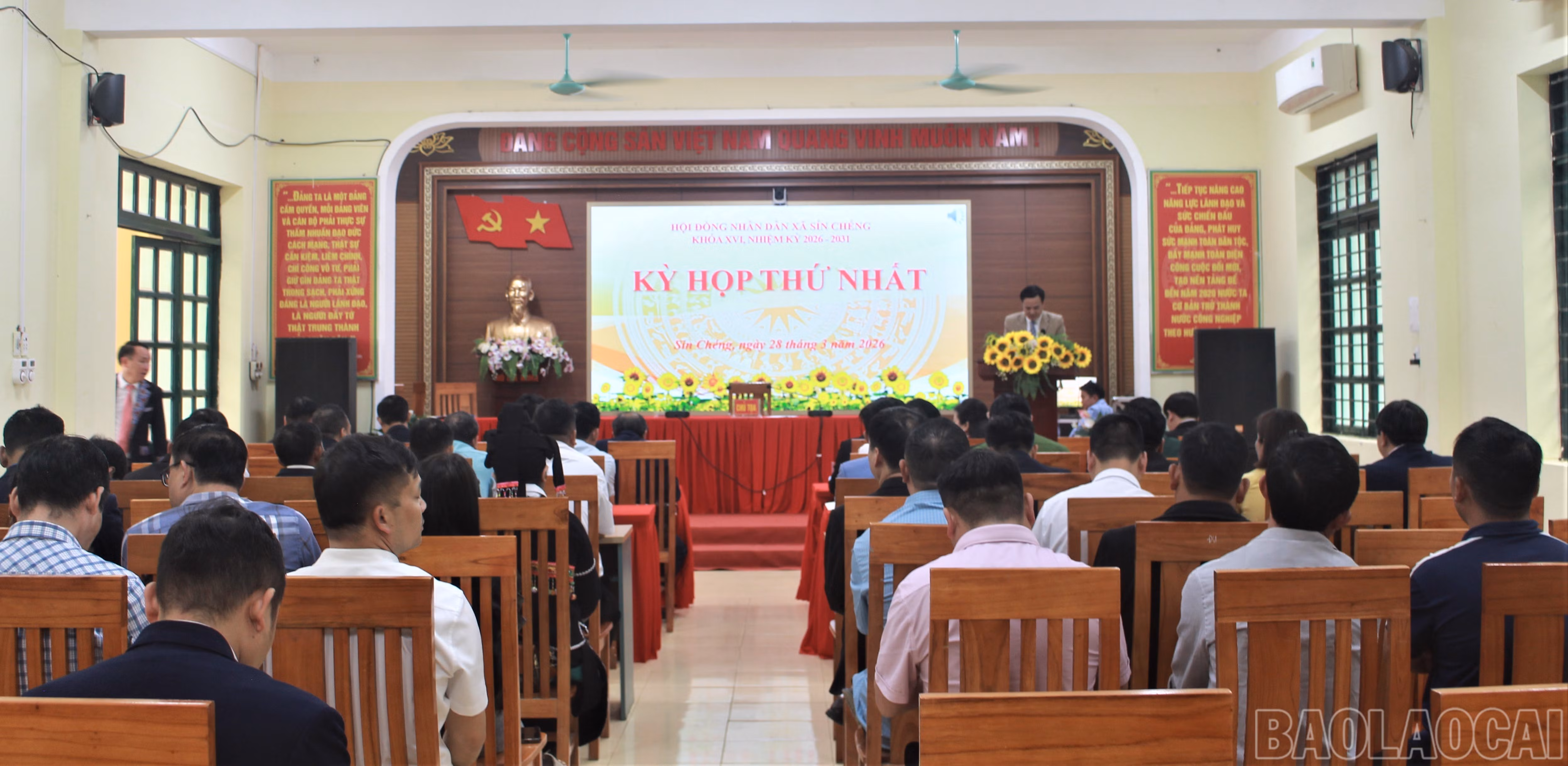 Quang cảnh kỳ họp.