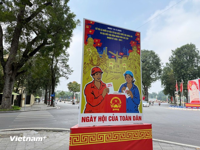 Những cụm pano tuyên truyền về Ngày bầu cử.