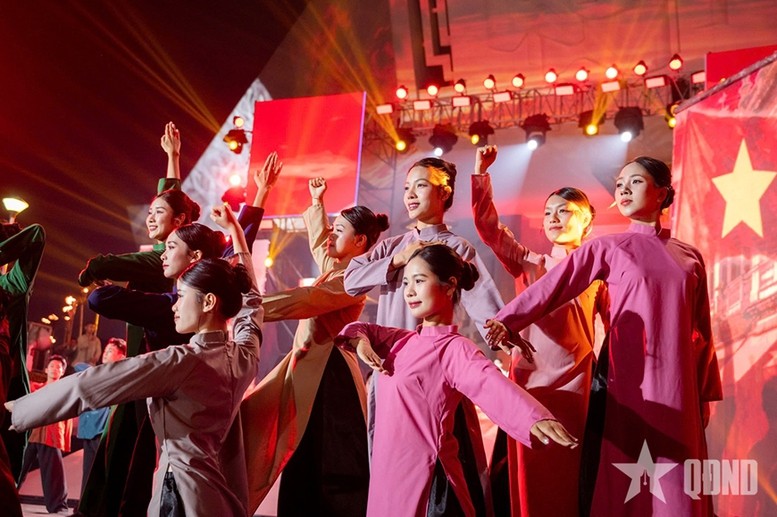 Các tiết mục văn nghệ tại điểm cầu Hà Nội.