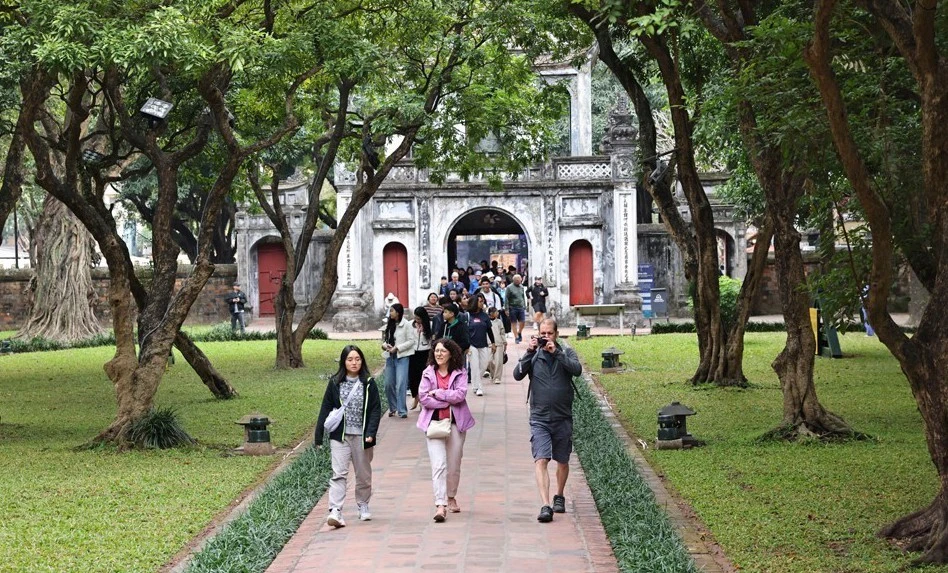 Bắc Bộ sáng sớm có sương mù nhẹ rải rác, trưa chiều trời nắng, có nơi xuất hiện nắng nóng.