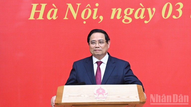 Thủ tướng Phạm Minh Chính phát biểu ý kiến giao nhiệm vụ cho các đồng chí mới được tiếp nhận, bổ nhiệm.