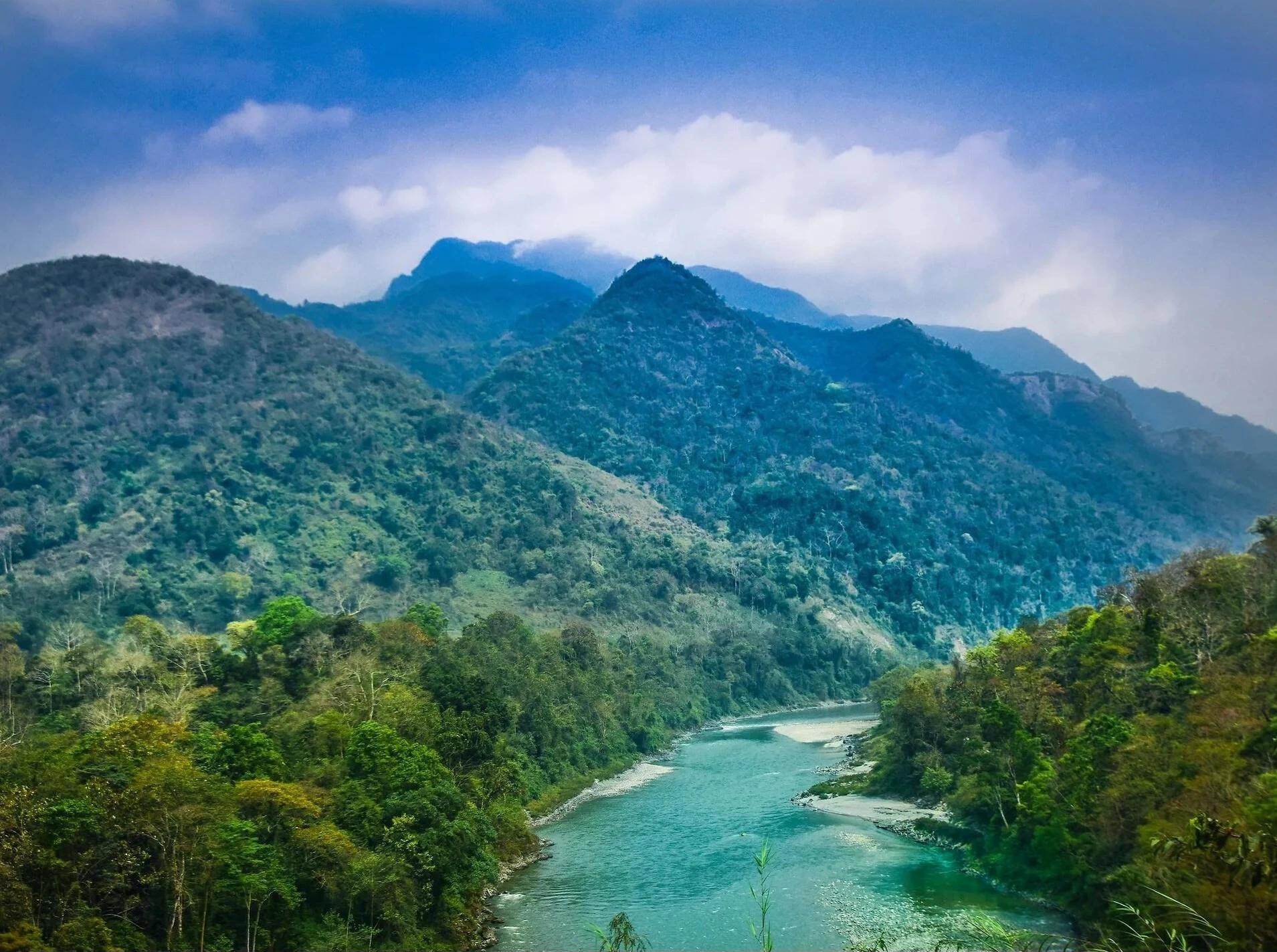 Thành phố Gelephu Mindfulness City đang phát triển mạnh mẽ ở Bhutan, được xây dựng bằng bitcoin, dự kiến sẽ trở thành trung tâm kinh tế đầu tiên trên thế giới dành riêng cho thiền định. Thành phố Gelephu hiện đại này vẫn còn trong giai đoạn sơ khai, với những chuyến bay quốc tế đầu tiên từ Kolkata chỉ mới khai trương tháng trước...