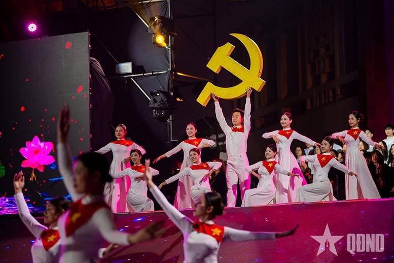 Các tiết mục văn nghệ tại điểm cầu Hà Nội.