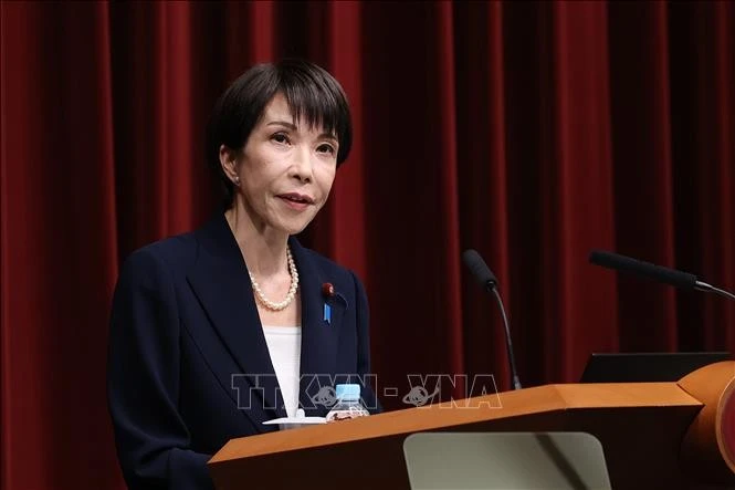 Thủ tướng Nhật Bản Sanae Takaichi phát biểu tại cuộc họp báo ở Tokyo.