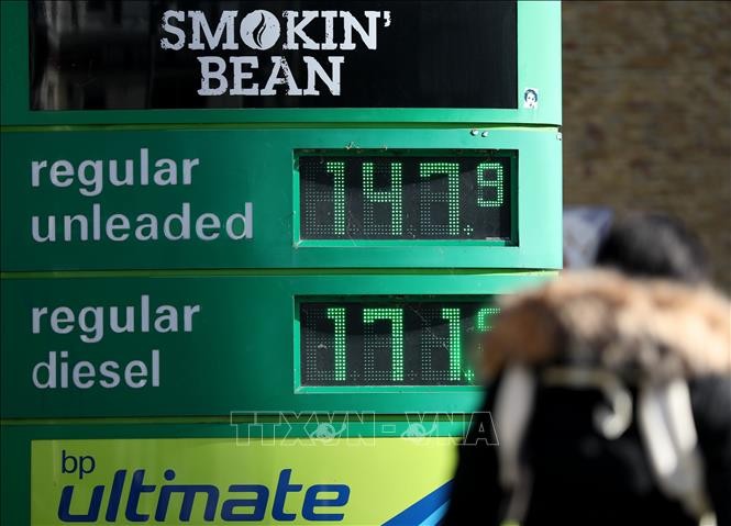 Giá xăng dầu được niêm yết tại trạm xăng ở London, Anh, ngày 18/3/2026.